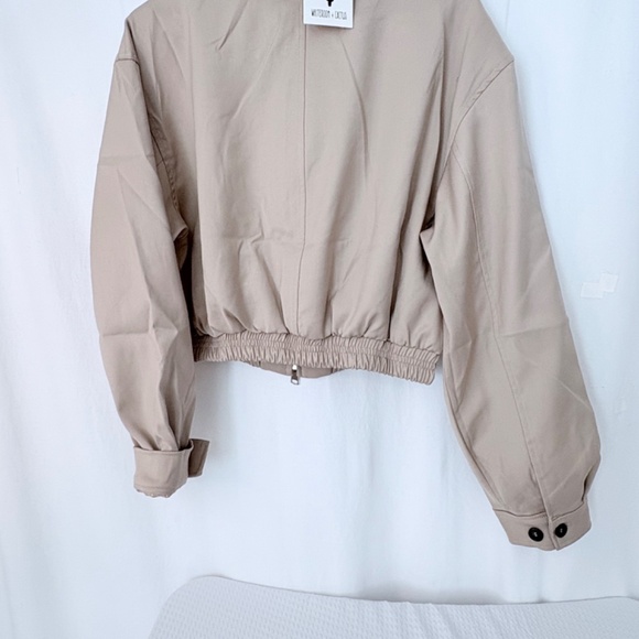 NWT ZIP UP JACKET w CAPRI LENGTH BELTED SHORTS -TAN, MED - Picture 9 of 16